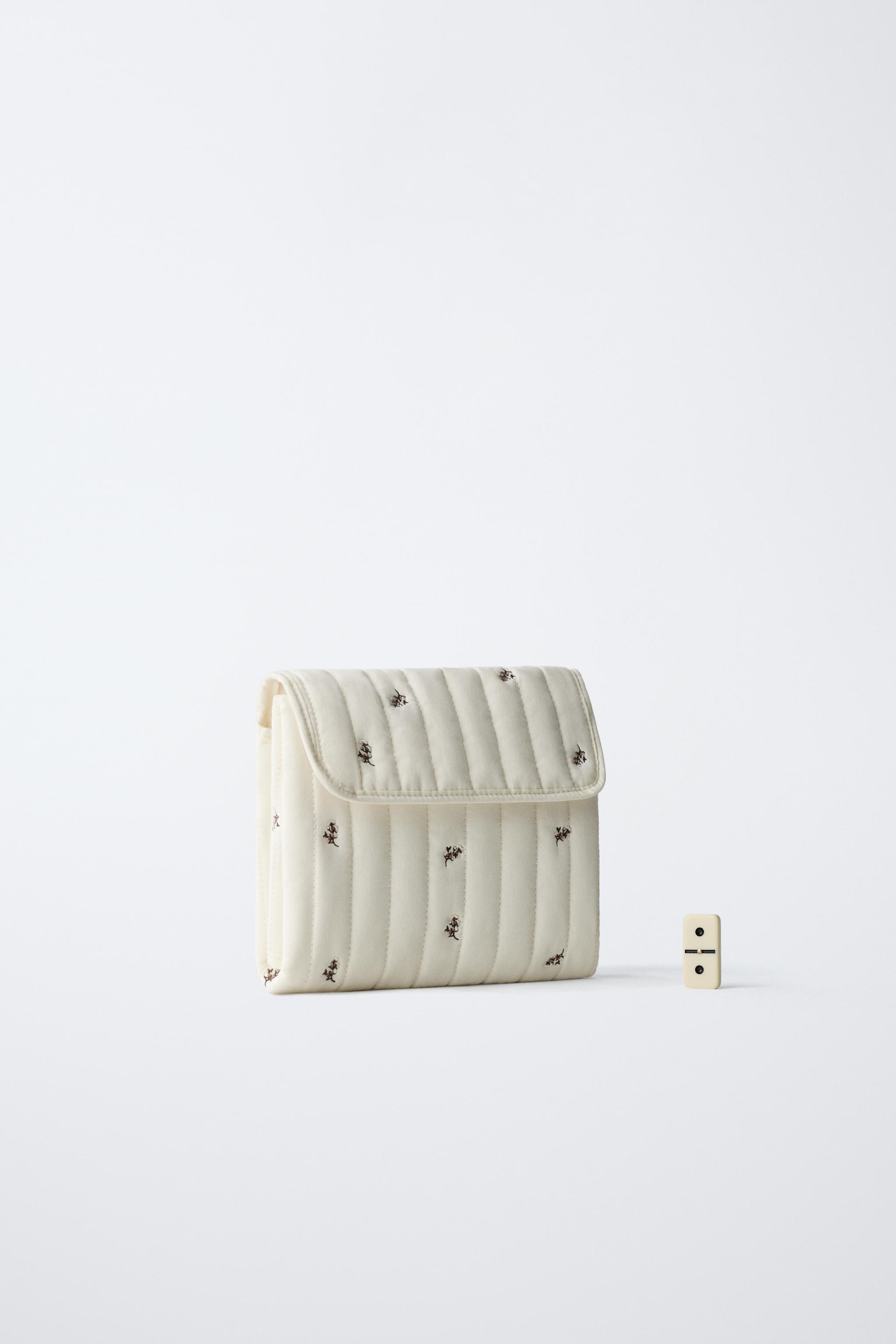 MATELAS À LANGER FLEURI